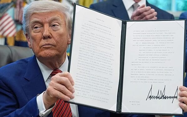 13 يوماً من الضربات دون حسم.. ترامب يواجه مأزقاً متصاعداً مع إيران