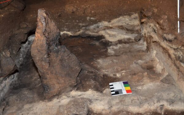 Burnt Grass in Australian Cave Hints at Prehistoric ‘Magic’ Rituals