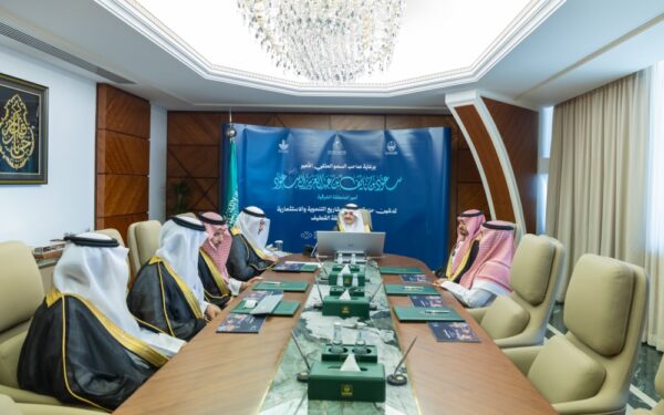 أمير الشرقية يدشّن مشاريع تنموية واستثمارية تتجاوز 900 مليون ريال بمحافظة القطيف