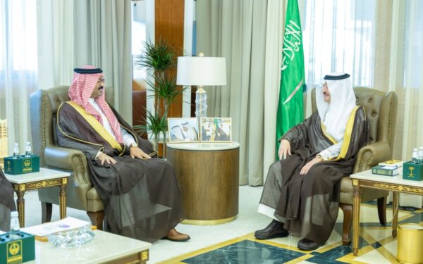 أمير الشرقية يستقبل رئيس مجلس إدارة جمعية أثر للعمل التطوعي