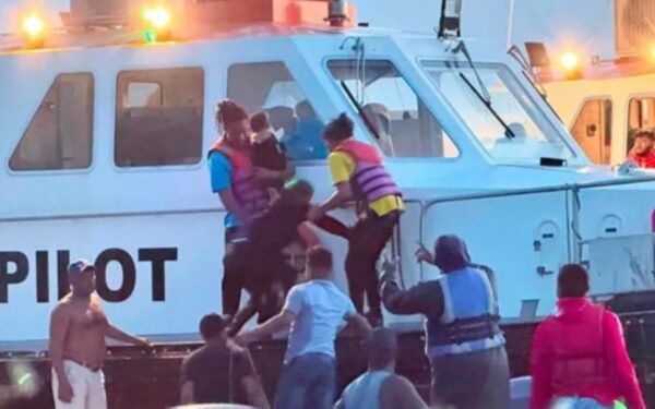 إنقاذ 67 شخصًا من ركاب عبارة غرقت قبالة سواحل غويانا
