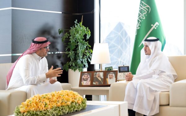 الأحيدب يبحث مع "هيوماين" تطوير حلول ذكية للأعمال القضائية والإدارية