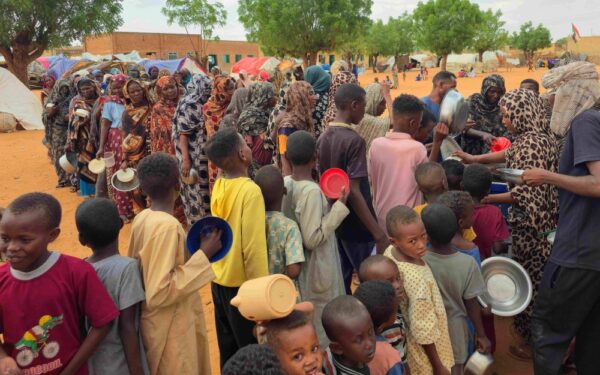 "الأغذية العالمي" يحذّر من توقف مساعدات الملايين في السودان