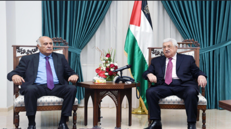 الرجوب: "أبو مازن خايف نعمل عليه انقلاب"