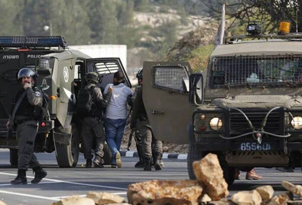 الضفة الغربية.. إصابة عدد من الفلسطينيين في اعتداءات الاحتلال والمستعمرين