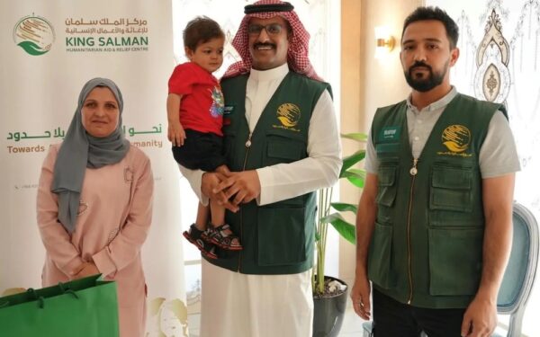 "الملك سلمان للإغاثة" يتكفل بعلاج طفل فلسطيني من اللوكيميا