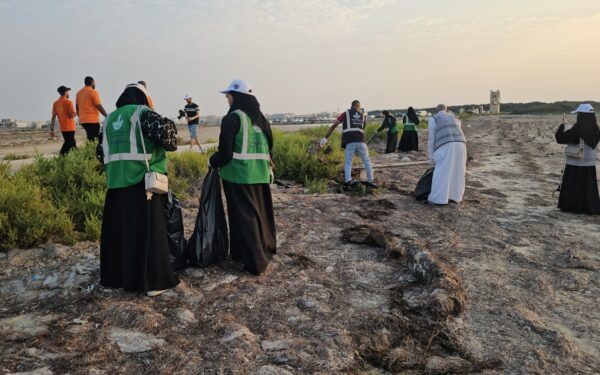 بمشاركة 70 متطوعاً.. رفع 300 طن مخلفات لحماية مانجروف تاروت
