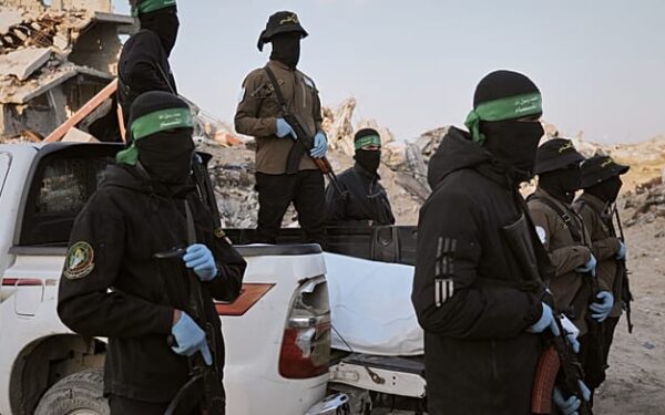 تقرير إسرائيلي: حماس تعزز نفوذها في غزة عبر العشائر واللجان المحلية