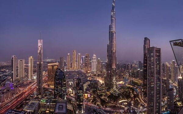 دبي بتكلفة أقل: عروض خصم بقيمة ٧٠٠ يورو ضمن برنامج دعوة صديق جديد