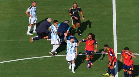 كوكوريلا ينتقد ميسي بعد فوز إسبانيا على الأرجنتين في نهائي كأس العالم