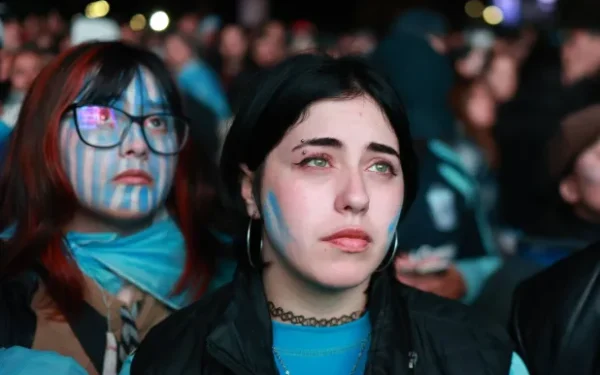 «لن نراه في كأس عالم مجدداً»… دموع الأرجنتينيين تودع ميسي