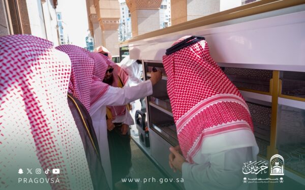 مركز خدمات دينية متنقل يعزز الإرشاد الميداني لزوار المسجد النبوي