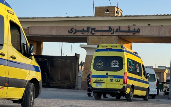 معبر رفح البري يستقبل 95 جريحًا ومريضًا ومرافقًا فلسطينيًا