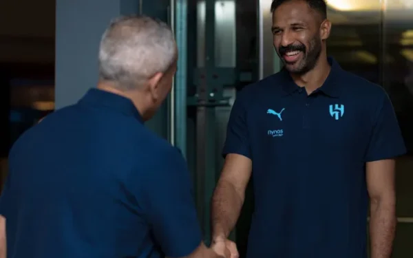 معسكر الهلال: العويس وصل