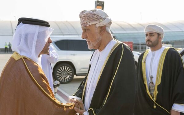 نائب رئيس الوزراء لشؤون الدفاع العماني يصل الدوحة لتقديم العزاء في فقيد الوطن الكبير