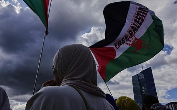نواب إيرلنديون يهاجمون ألمانيا: محاكمة مؤيدي فلسطين تثير أزمة دبلوماسية