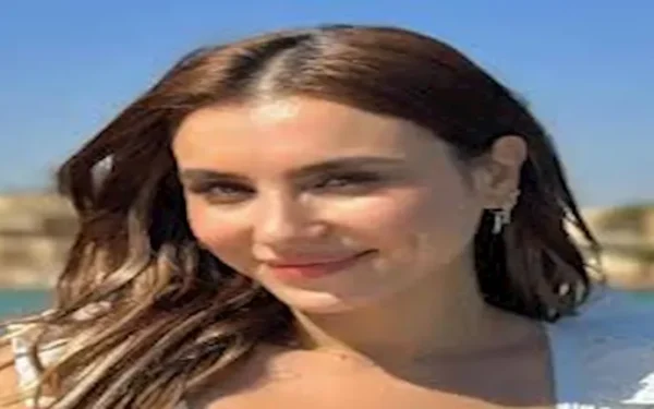 هلا السعيد تتألق بإطلالة صيفية أنيقة.. كيف نسقتها؟