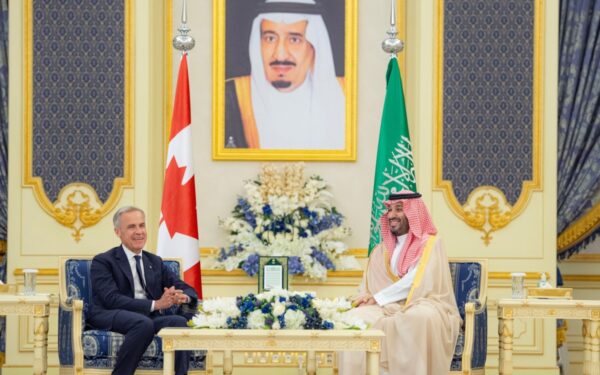ولي العهد السعودي يبحث مع رئيس وزراء كندا مستجدات الأحداث الإقليمية والدولية