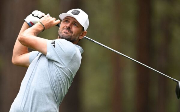 Fish takes celeb golf title over Pavelski, Curry