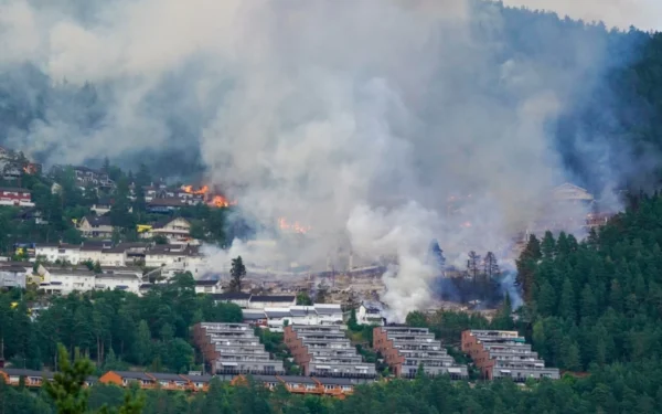 Massive fire destroys 100 homes in Norway and forces hundreds to evacuate