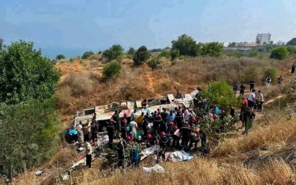 &nbsp; فاجعة مرورية في الجزائر.. مصرع 25 شخصا وإصابة 44 في حادث انقلاب حافلة مسافرين