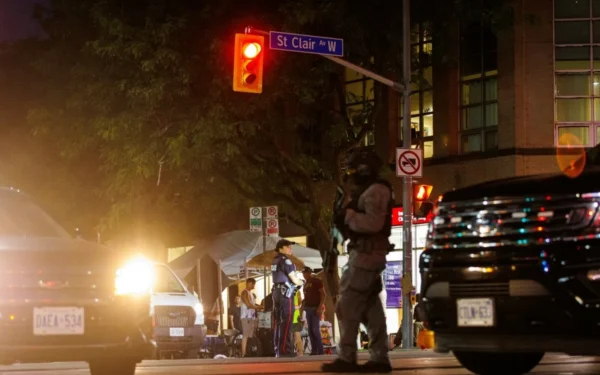 Shooting near Toronto street festival kills 2 people and wounds 4