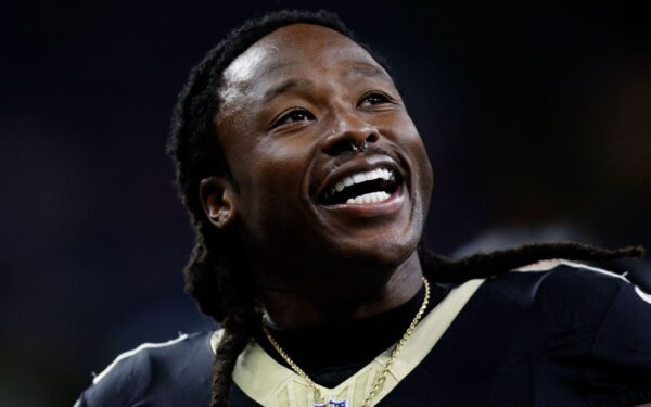 Sources: Kamara reworks deal to stay with Saints