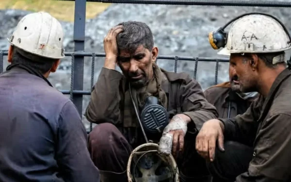 Thousands of Iranian Workers Demand Unpaid Salaries as Economic Hardship Mounts