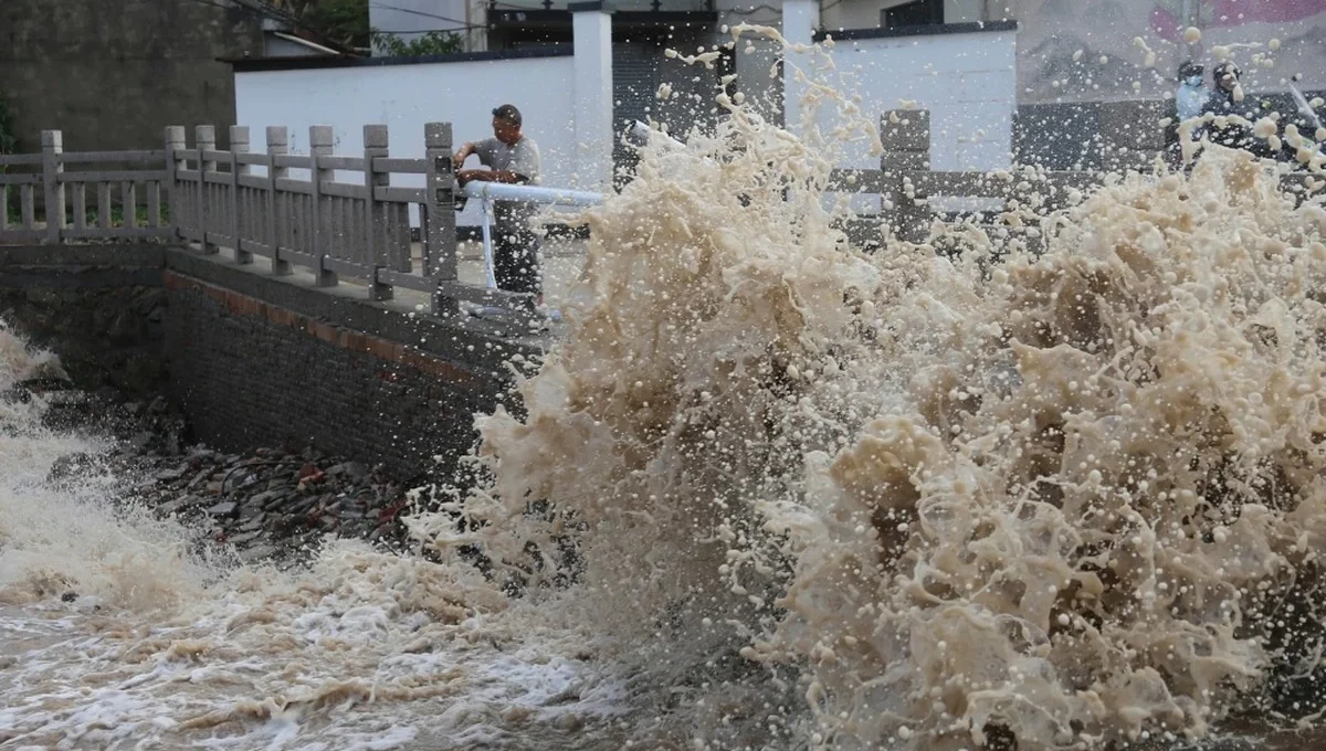 Typhoon Bavi weakens but brings strong winds and rain to China