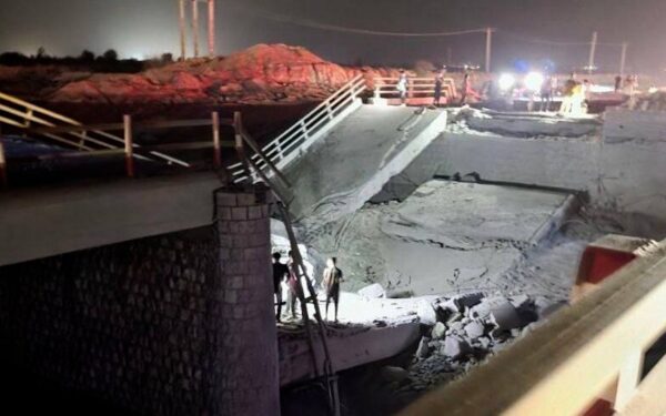 US strikes destroy key bridges, tower in southern Iran