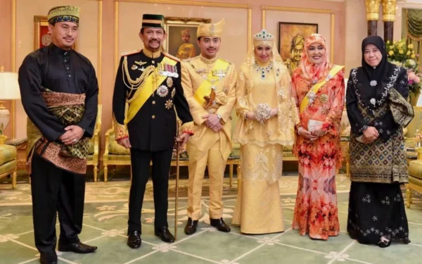 Brunei Sultan strips daughter-in-law of princess title and royal status
