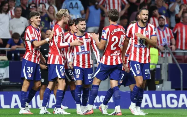 أتلتيكو مدريد يهزم ملقا بثنائية في مستهل مشواره بالدوري الإسباني