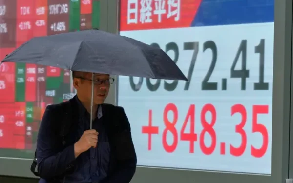 أسواق اليابان تسعِّر المخاطر بعد ملامسة السندات عتبة 3 %