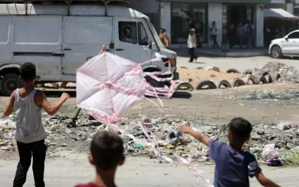 أطفال غزة يفقدون متنفّسهم بعد تهديدات إسرائيل بشأن «الطائرات الورقية»