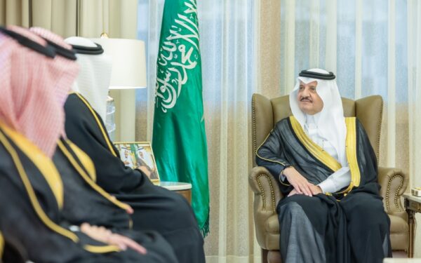 أمير الشرقية يتابع منجزات قطاع الأعمال في بنك التنمية الاجتماعية