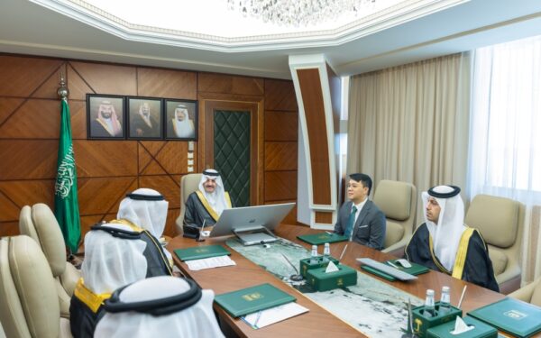 أمير المنطقة الشرقية يطّلع على خطة الموسم الثاني للمدينة العالمية بالدمام