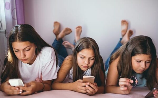 إستونيا تتحرك لحماية الصحة النفسية للشباب في العصر الرقمي