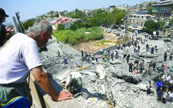 إسرائيل «تراسل» لبنان و«حزب الله» بالنار