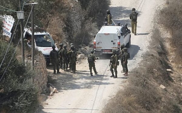 إصابات في هجمات لعشرات المستوطنين على بلدات فلسطينية في الضفة الغربية
