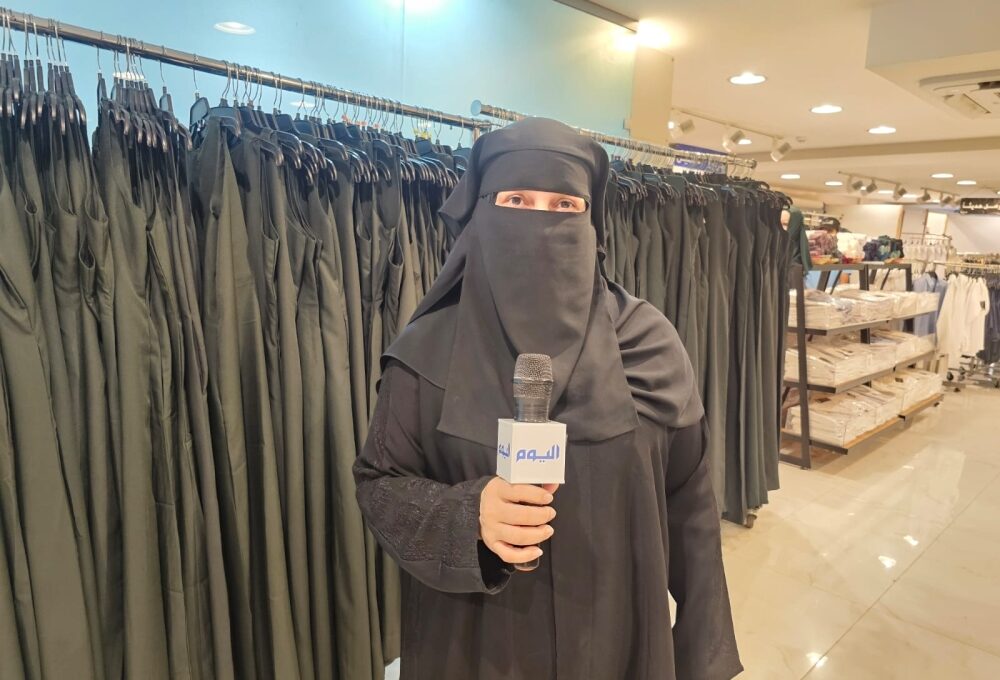 إقبال واسع على الزي المدرسي.. والابتدائي يستحوذ على 70% من المبيعات