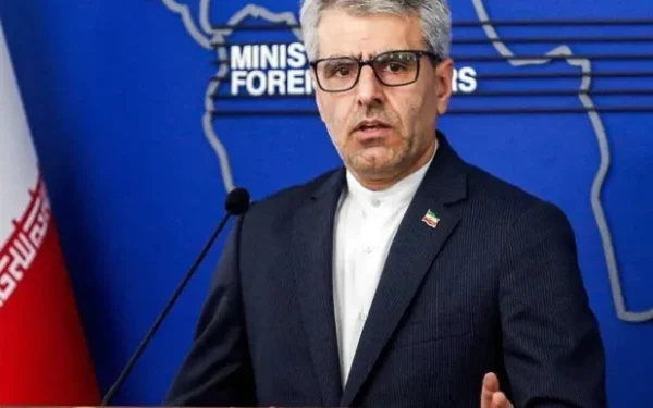 إيران تمنع دبلوماسيَّيْن فرنسيين احتجزتهما من العودة إلى أراضيها
