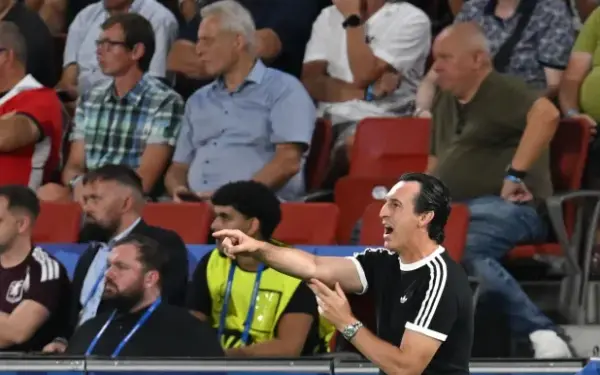 إيمري: الصفقات بين «فيلا» و«تشيلسي» تتعلق بالمال واللاعبين