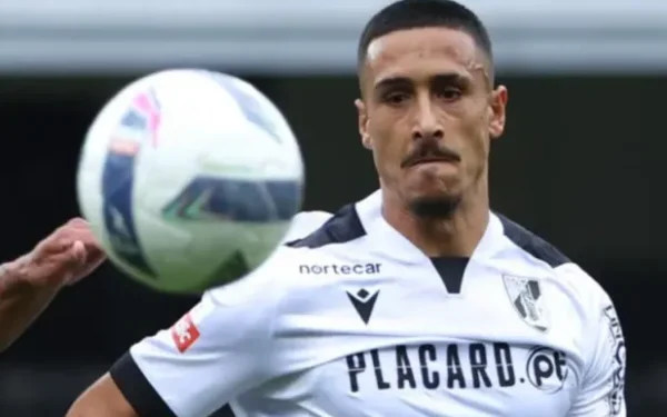 الرياض يتعاقد مع المدافع الأوروغوياني أباسكال قادماً من فيتوريا غيماريش