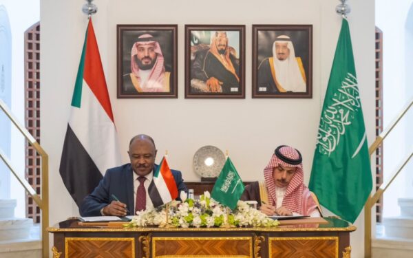 السعودية والسودان يوقعان وثيقة إنشاء مجلس التنسيق المشترك