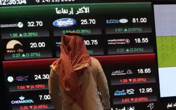 السوق السعودية تتراجع 0.7 % بضغط الأسهم القيادية