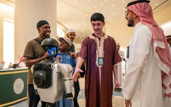 "الشؤون الإسلامية" توظف الروبوتات لخدمة زوار ومشاركي مسابقة الملك عبدالعزيز للقرآن