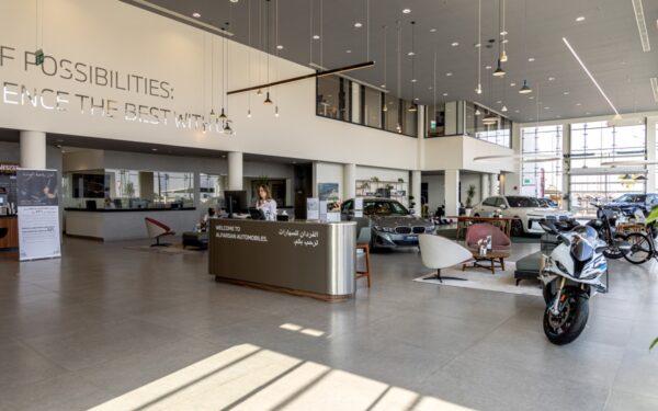 الفردان للسيارات تحتفل بمسيرة 30 عاماً من قيادة تميز BMW وMINI في قطر