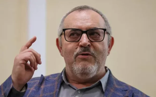 المعارض الروسي بوريس ناديجدين يعلن فراره من بلاده إلى فرنسا