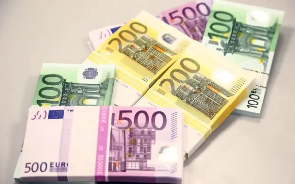 انخفاض طفيف لعوائد سندات اليورو قبيل صدور بيانات التضخم الأميركية