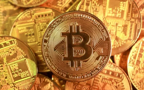 «بتكوين» يقفز 11 % في يومين بدعم من تحرك ترمب لإقرار قانون تنظيم العملات المشفرة